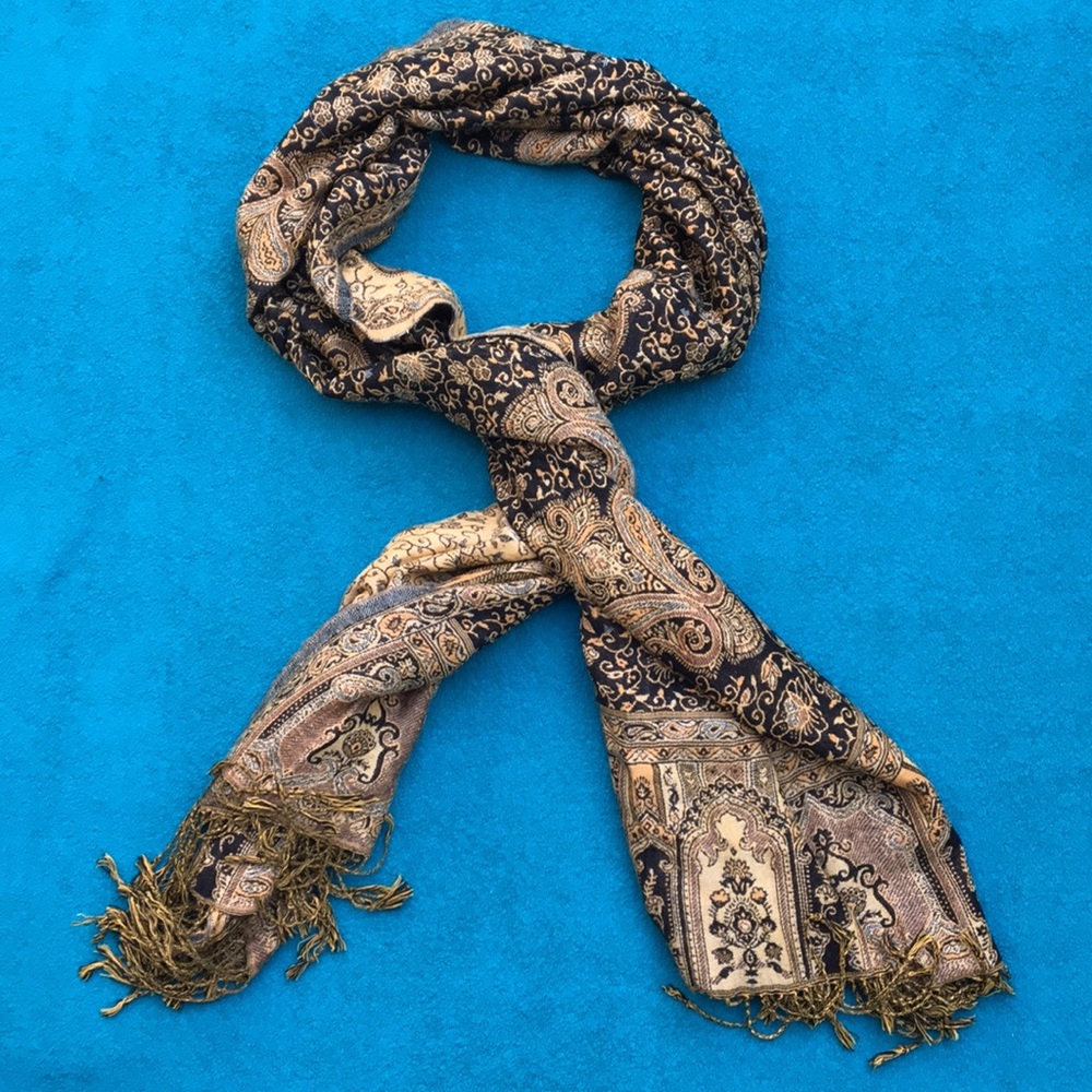 Bindya Scarf - Picture 2 of 7
